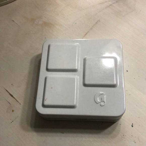 Glossier eyeshadow trio - Picture 1 of 3